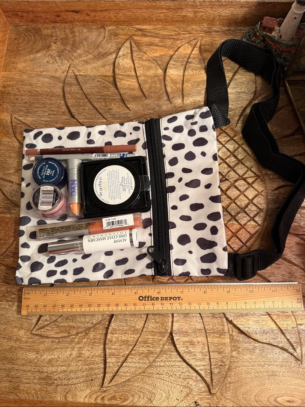 💄NWT Makeup Essentials Kit - Neutral Peach & more with a bl/wht crossbody bag